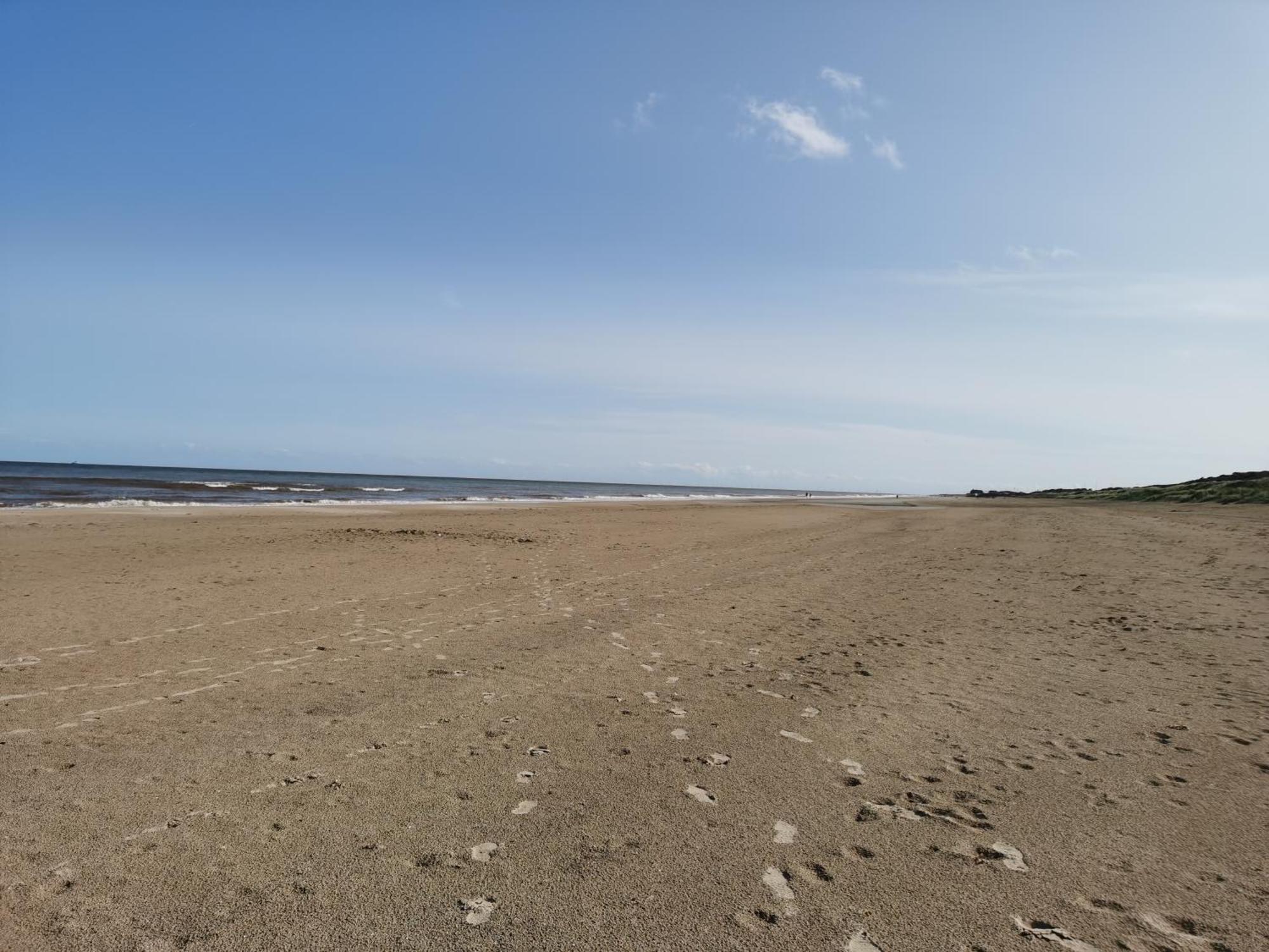 Golden Sands Beach Activities Sea Holiday Relax Мейбълторп Екстериор снимка