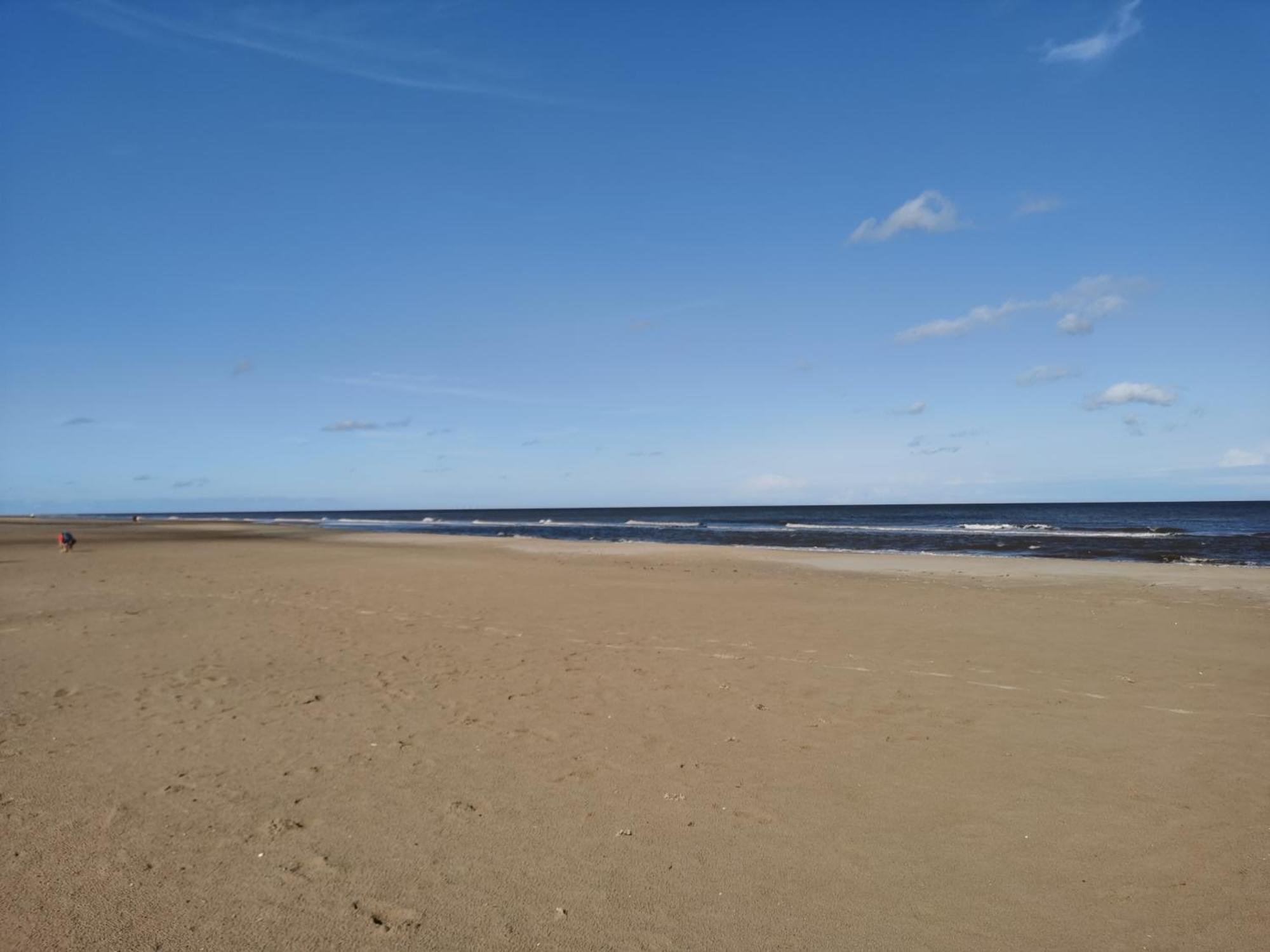 Golden Sands Beach Activities Sea Holiday Relax Мейбълторп Екстериор снимка